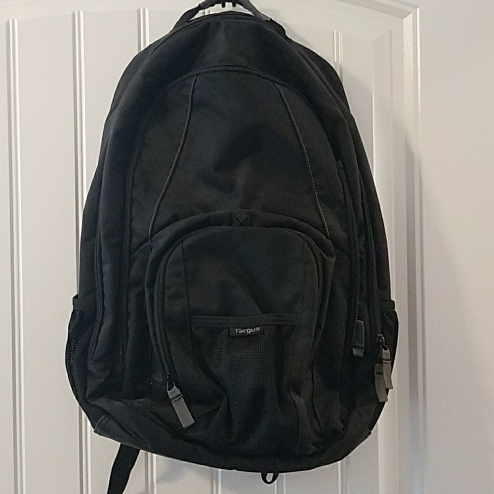 Black laptop bag with lots of pockets